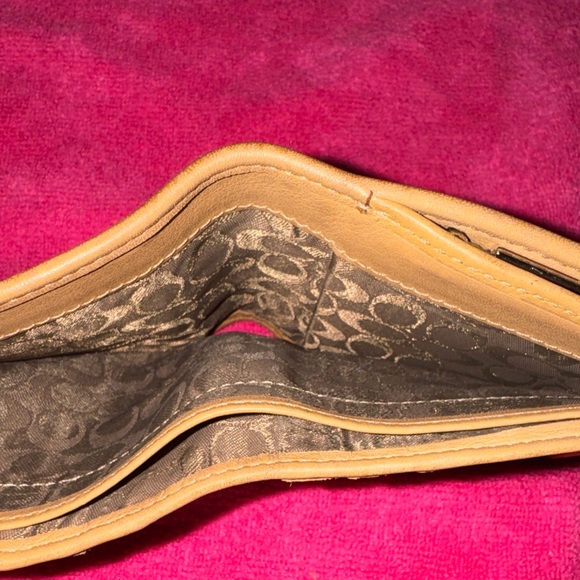 Vintage Coach Leather Bifold Wallet in Tan - Picture 9 of 16